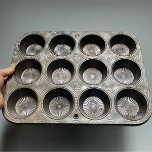 Vintage Ekco Ovenex Starburst Metal 12 Cup Muffin Baking Pan
